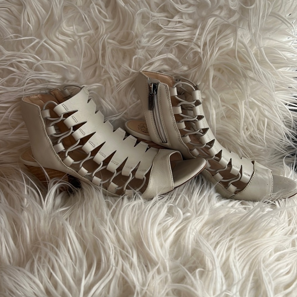 Vince Camuto size 7 cream women shoes